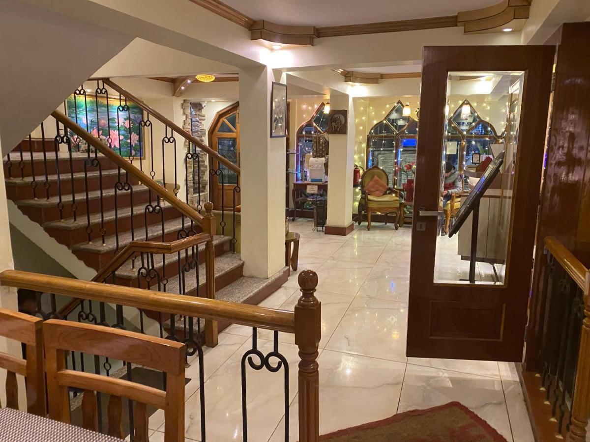 Отель Omega Residency Дарджилинг Экстерьер фото
